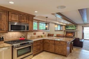 Villa Cortina Superior 1 Bedroom Village by Realty, Vail