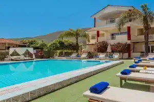 Oscar Villa & Studios, Alykes