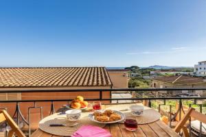 SANTA MARIA NAVARRESE CON GIARDINO E VISTA MARE Apartments, Santa Maria Navarrese