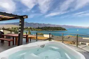 Beacon Lakeside Luxury 908 - 3 Bedroom, Queenstown
