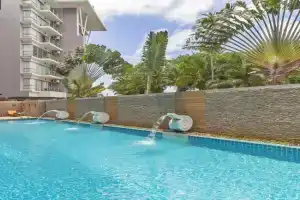 Chic Condo by RESAVA Apartments, Karon
