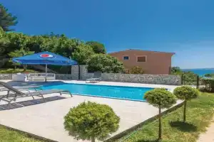 2 Bedroom Stunning Apartment In, KRK
