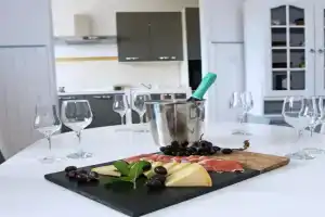 Apartman Charlie, Vrsi