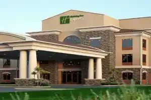 Holiday Inn Express & Suites - by IHG, Redding