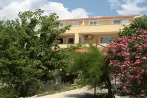 Apartments with parking space - 5100, Betina