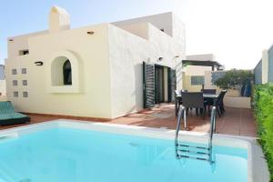 Olympia House Lovely, Close to Town and Beaches with Private Pool & Fast WiFi, Corralejo