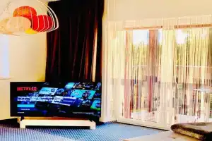 LAS SŁUPSKI PREMIUM BUSINESS APARTMENT NO 7 Wifi Netflix Smart TV50 two bedrooms two very large double beds living room double sofa workplace full pleasure quality of stay, Slupsk