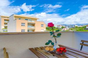 Spacious studio with balcony, close to the Znjan beach, Split