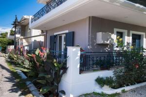 Kris&Strato's Studio, Lygia