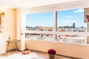 Malaga Centre Apartment with Parking, Malaga