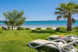 Luxury Design Beach Front Apartment, Bibinje