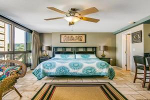 @ Marbella Lane Mountain View Studio, steps from Wakiki Beach, Honolulu