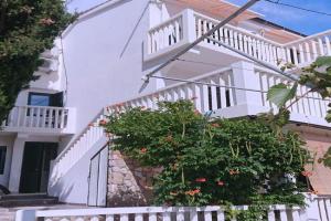 Slavica apartments, Lopar
