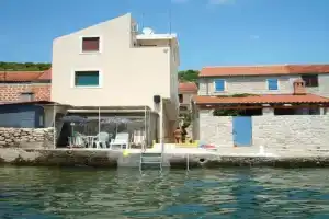 Apartment Mirni, Prvic Luka