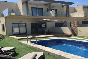 Duplex con piscina individual y vistas al mar en Guest house, Torrevieja