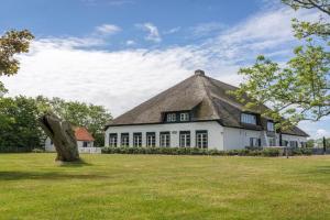 Peaceful Farmstay with Terrace, De Cocksdorp