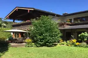 Gästehaus Weinrebe Apartments, Schonau am Konigssee