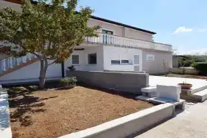 Apartment Maja, Vrsi