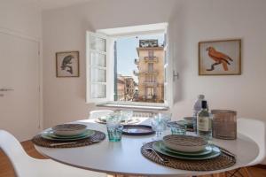 "Vicolo Apartment" Two-story Apartment, Aircondo, 2BDR plus additional Sofabed, 2,5 BTH, Private Parking 600mt far, Pedestrian Centre, easy to train and ferries, city life, La Spezia