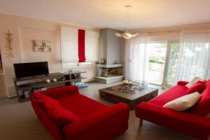 Agamemnon's Residence in Apartments, Ormos Panagias