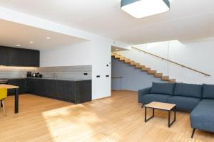 Self-check-in 3 bedroom apartment with sauna and balconies, Tallinn