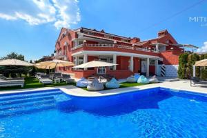 Lux Villa Mitimago, Nis
