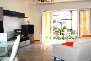 LAURA APARTMENT VENICE 4 P. 15 M TO VENICE, Marghera