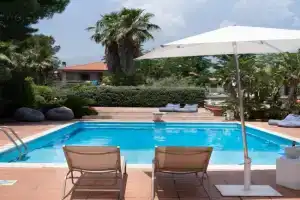 La casa di Masina - A surrounded garden Villa -, Mascalucia