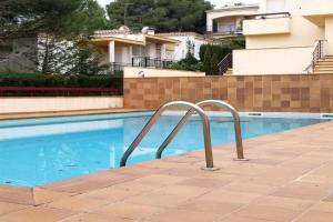 Preciosa casa con piscina de agua salada y aire acondicionado, Llanca