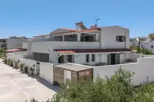 Arokaria Holiday Houses, Adelianos Kampos