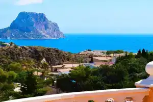 VILLA SPARTACUS - piscina privada y vistas al mar, Calpe