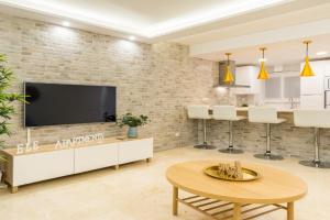 Agua II & seasonal pool by ELE Apartments, Malaga