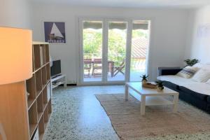 Beaux appartements climatisés - 3 pièces - espaces extérieurs - parking - proche plage Apartments, Hyeres