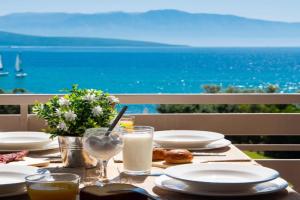 Ifi Sea House, Nikiana