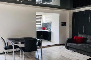 studiya na prospekti Oleksandra Polya 12 Apartments, Dnipropetrovsk
