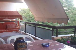 Alianthos Beach Apartment, Vari