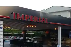 Imperial Apart, Icmeler