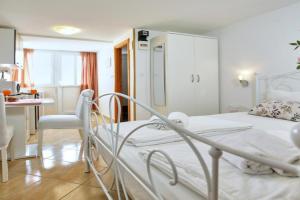Studio Kristic, cozy studio with a terrace, Dubrovnik