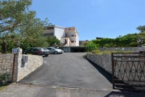 Apartments with a parking space, Trogir - 14407, Vinisce