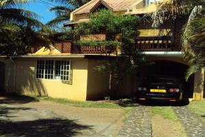 Charming Bungalow in with Terrace Guest house, Pointe d'Esny