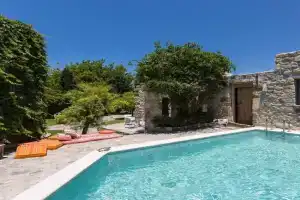 Muazzo Creta Stone House, Nature Escape with Pool, By ThinkVilla, Sfakaki