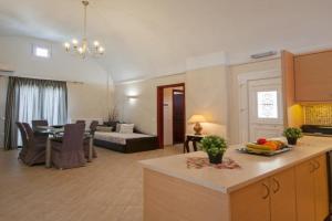 Veldi Art - Beach Apartment, Kamari