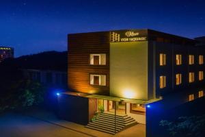 HOTEL TEN SQUARE - 5 Minutes from The Taj Mahal, Agra