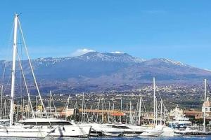 Magic Etna and glamorous blue sea Guest house, Riposto