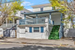 9 Bedroom, 14 Beds House Great for Big Groups Near Boardwalk, Tropicana, Atlantic City