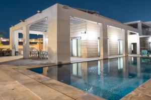 Luxury Villa with Infinity Pool, Eilat