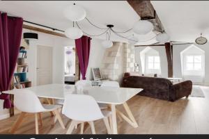 Le Grand Mirebeau - Parking privé Apartments, Bourges