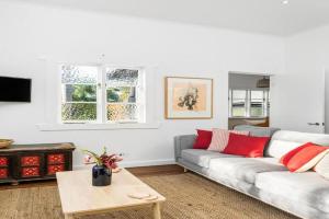 Alkira - Boutique cottage - Walk to Clarkes Beach, Byron Bay