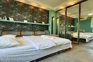 ApartPoltava, Odnokimnatni apartamenti z KUTOVOYu VANNOYu, bilya Kraieznavchogo muzeyu, ART kafe Kavun, Poltava