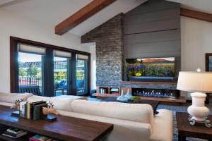 Luxury Two Bedroom Residence Steps From Heavenly Village Condo, Stateline